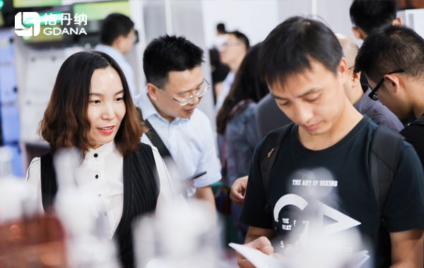 現場老師、專業人士與格丹納工程師一對一交流